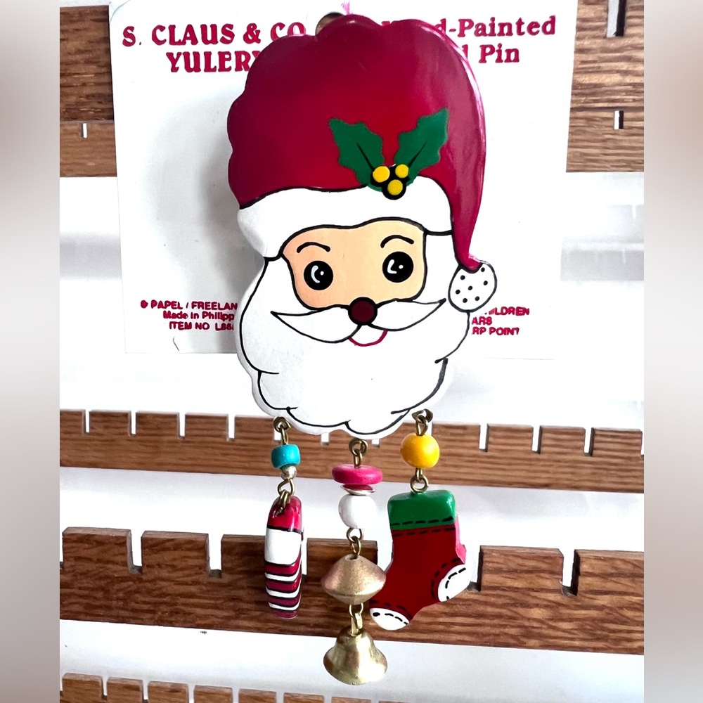 Santa pin, VERY vintage hand painted wood brooch